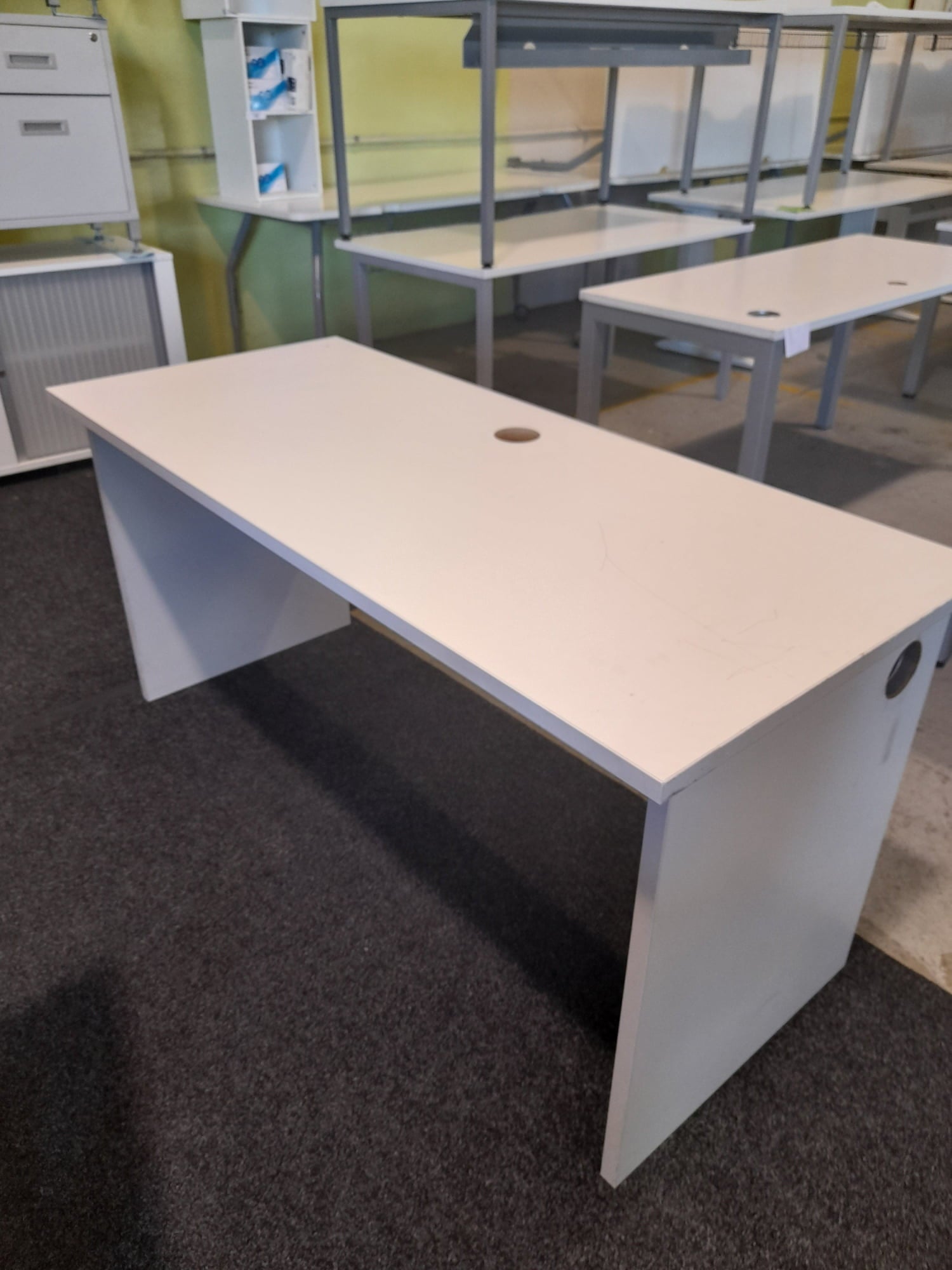 1500mm Modesty Desk - White