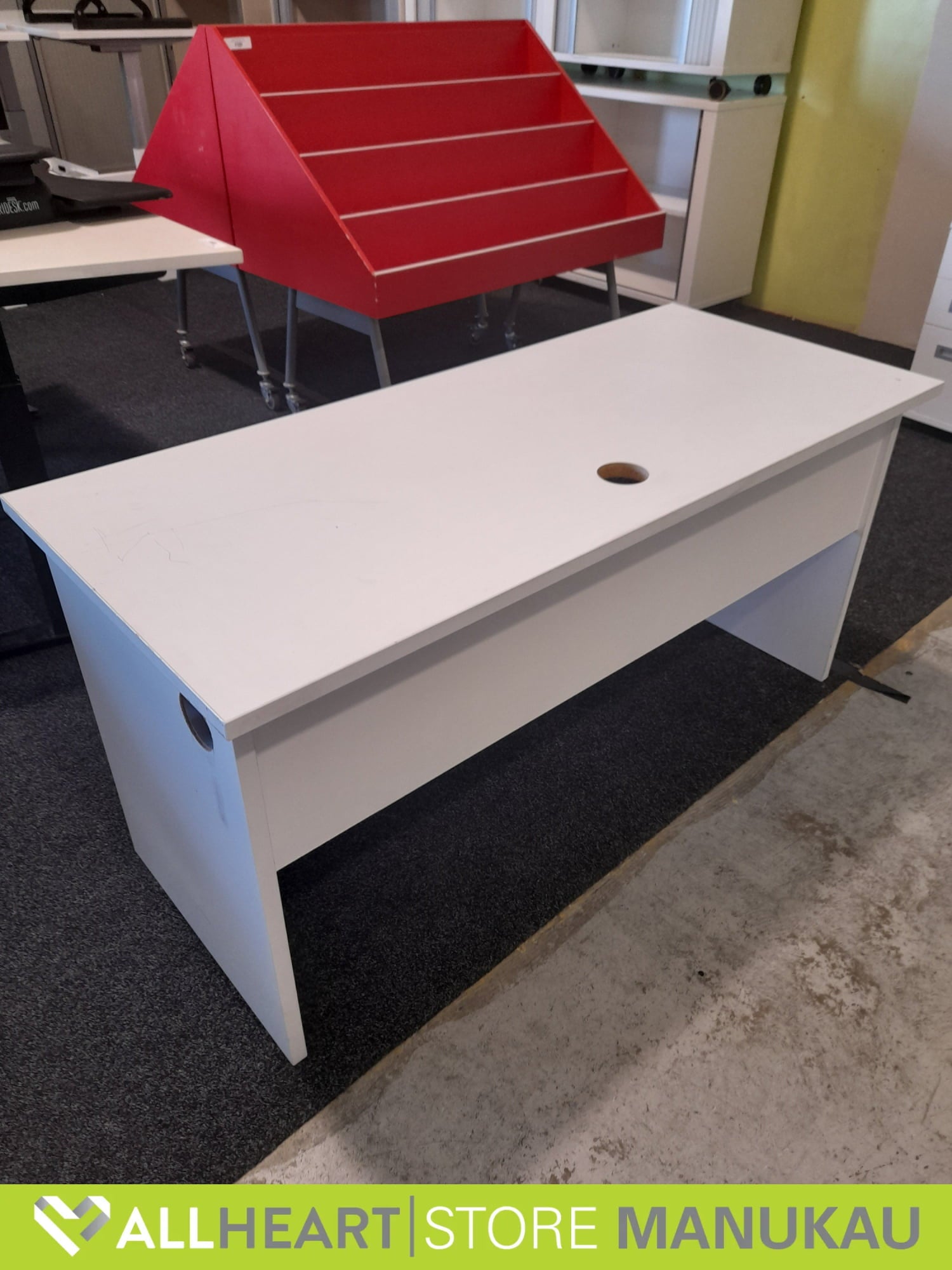 1500mm Modesty Desk - White