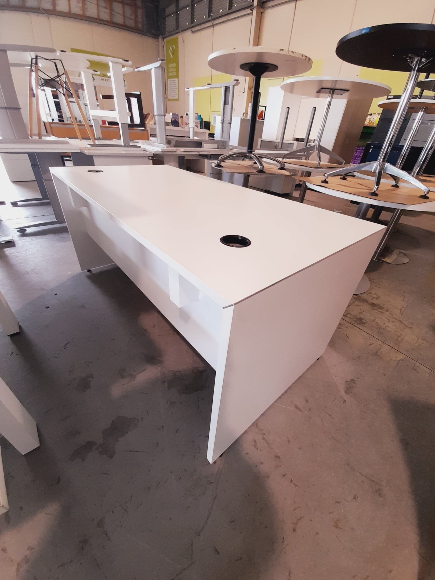 1605mm Solid Desk - Modesty Desk - White