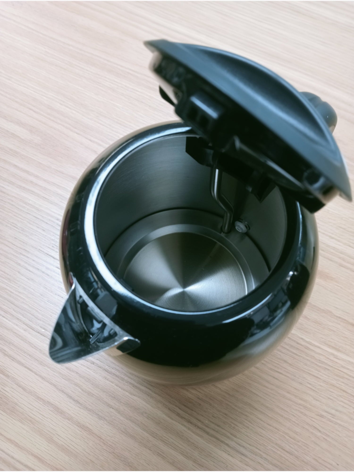 BE Russell Hobbs Kettle - Black - Kitchen Appliance