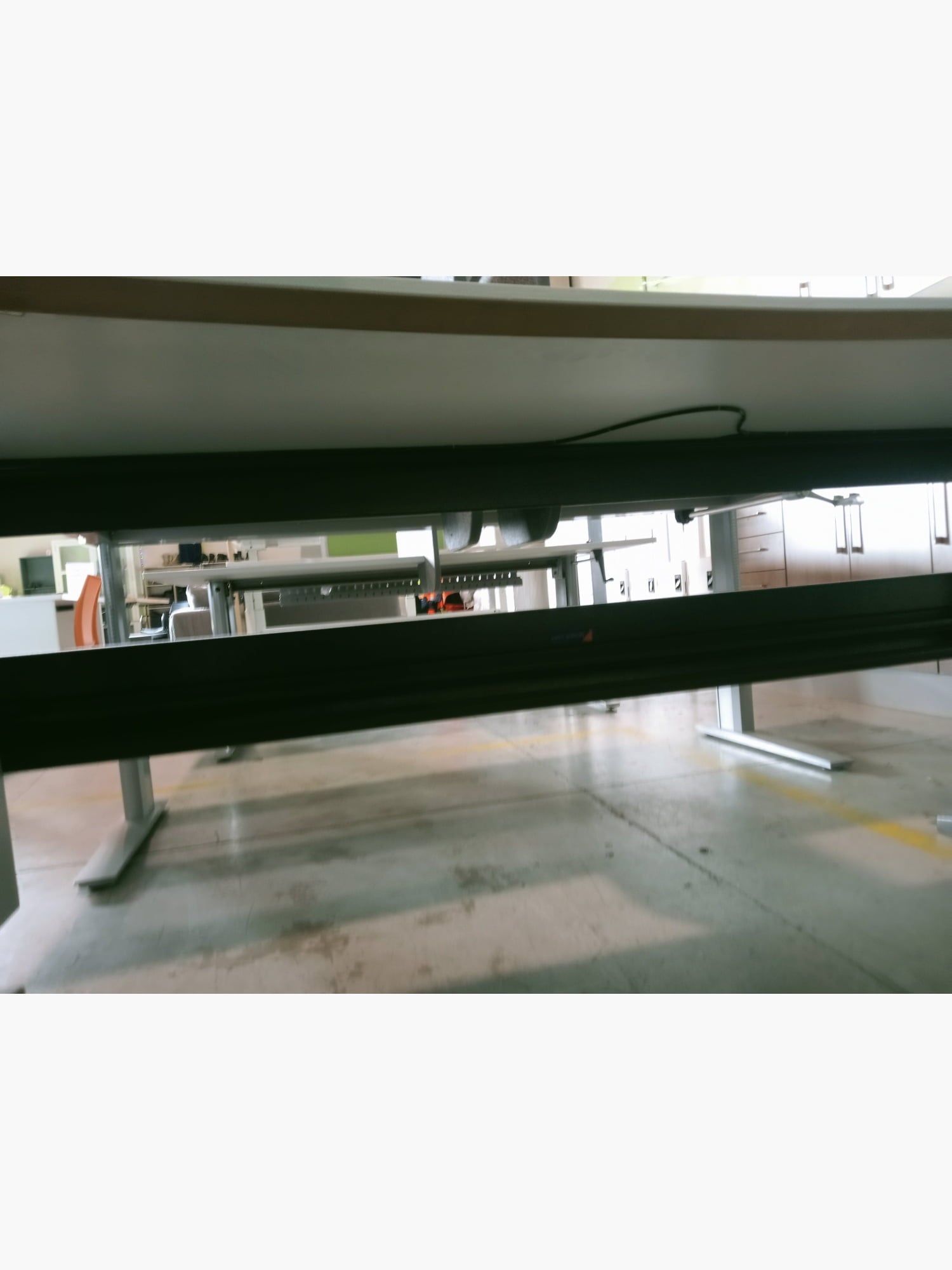 Curved Manual Wind-up Desk - Grey - Office furniture