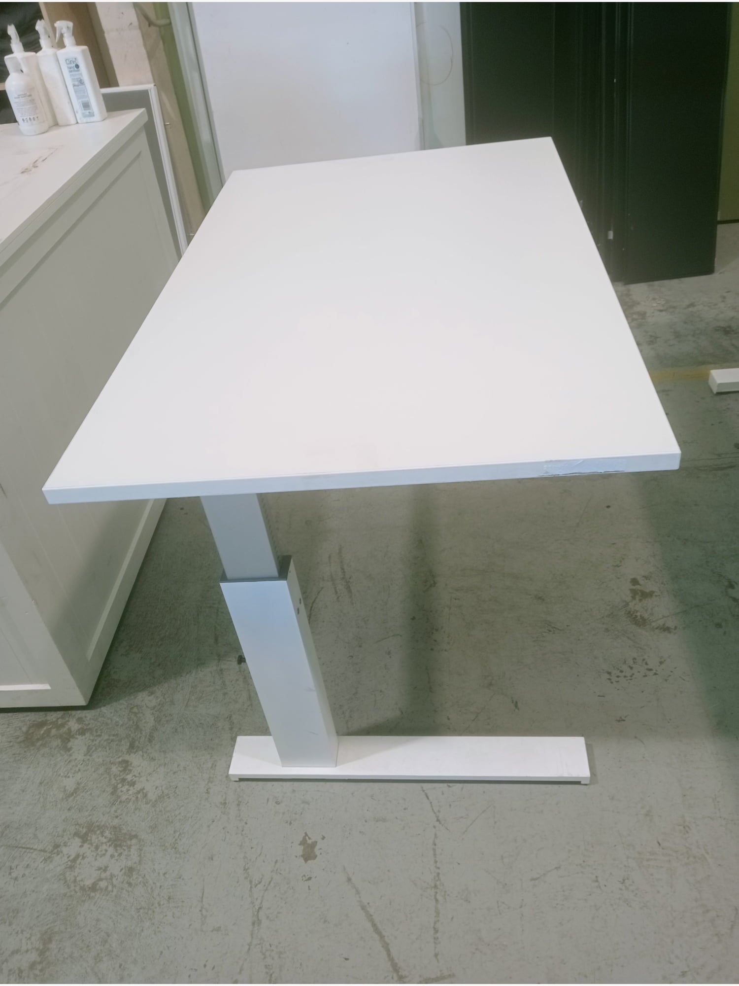 Desk - Manual Height Adjust - Office furniture
