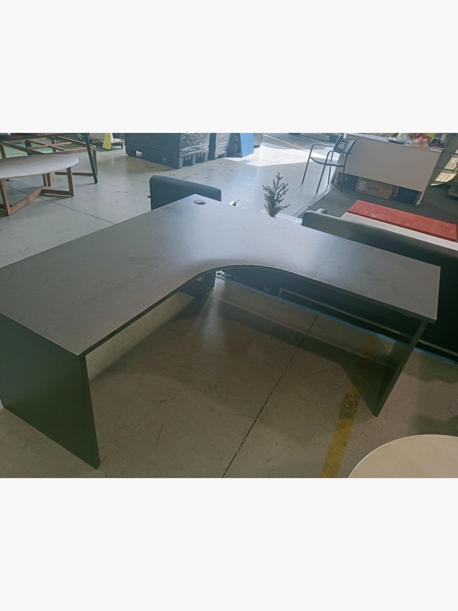 L shape modesty desk - Office furniture