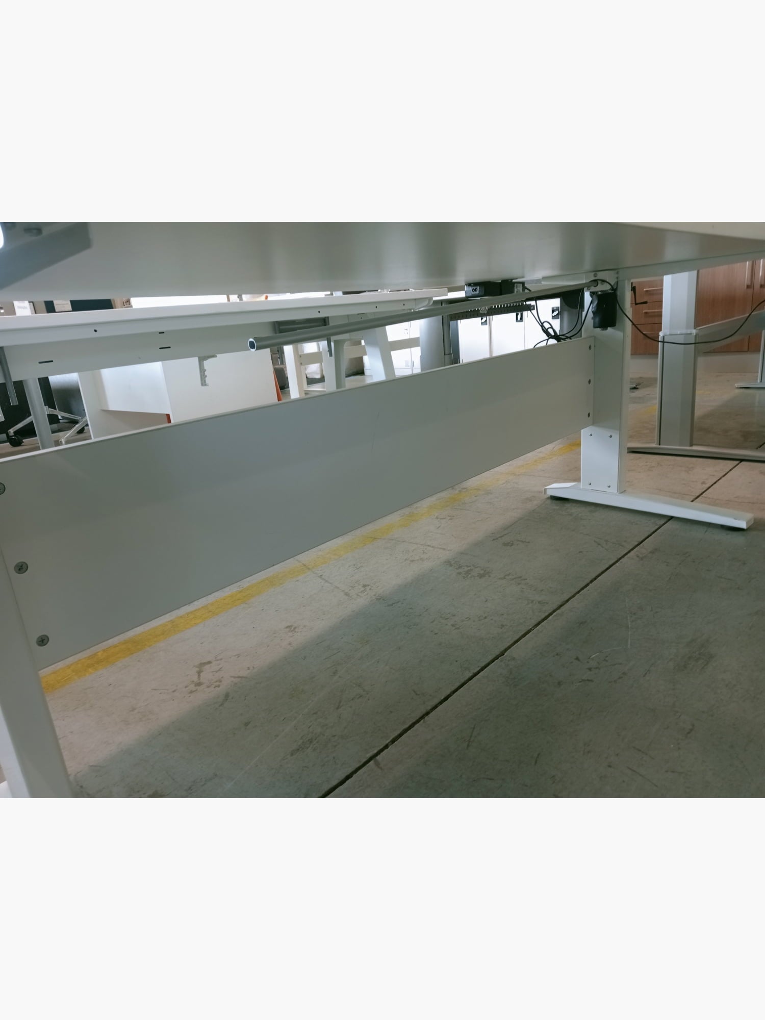 large straight desk - Office furniture