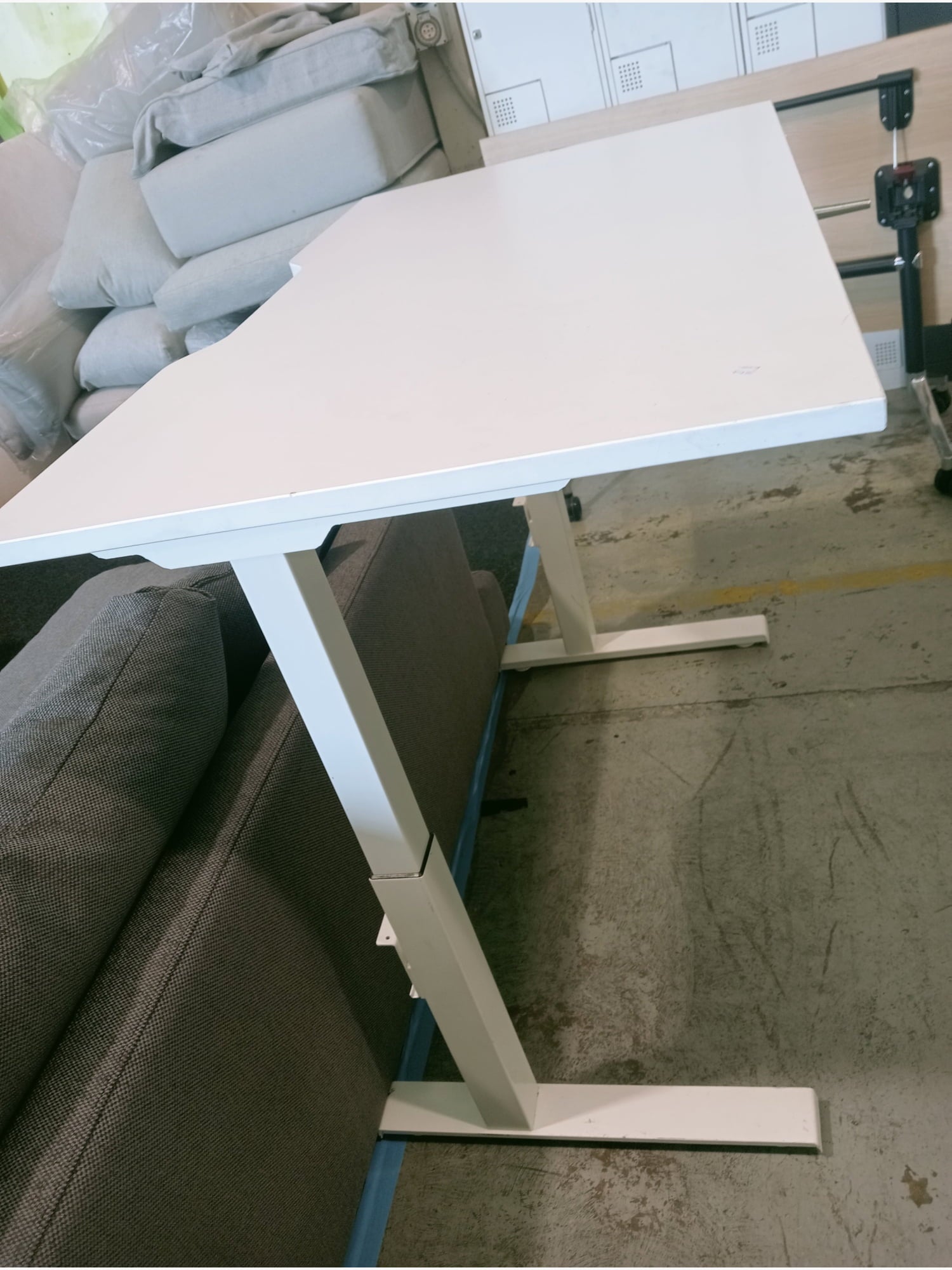 manual desk - Office furniture