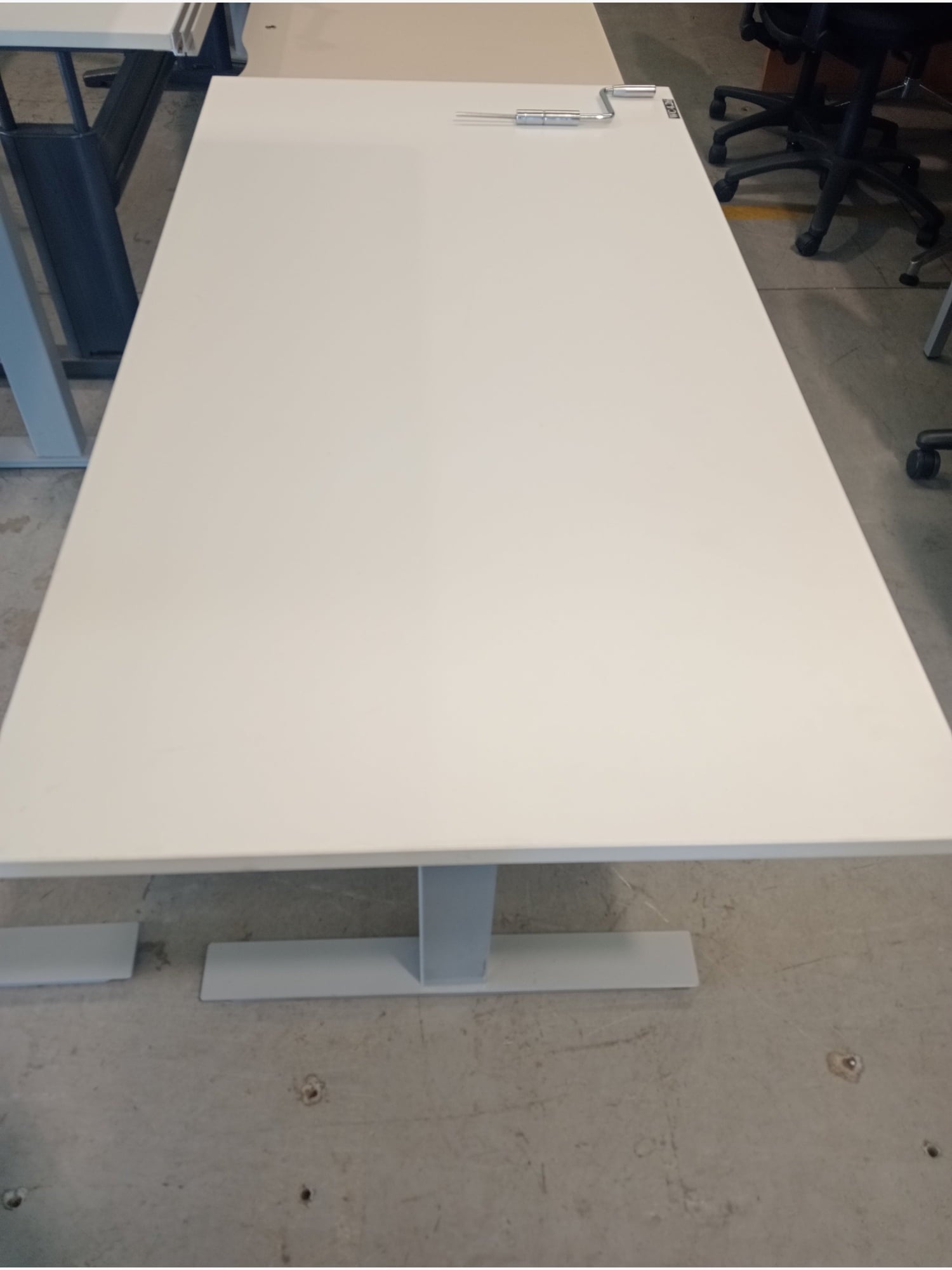 Manual Wind-up Height Adjust Desk - Office furniture