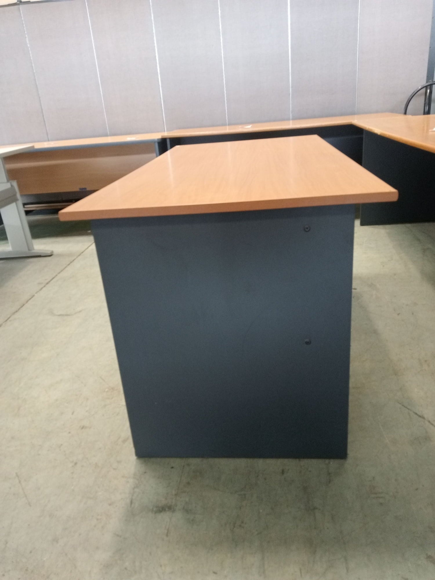 Modesty desk - Furniture