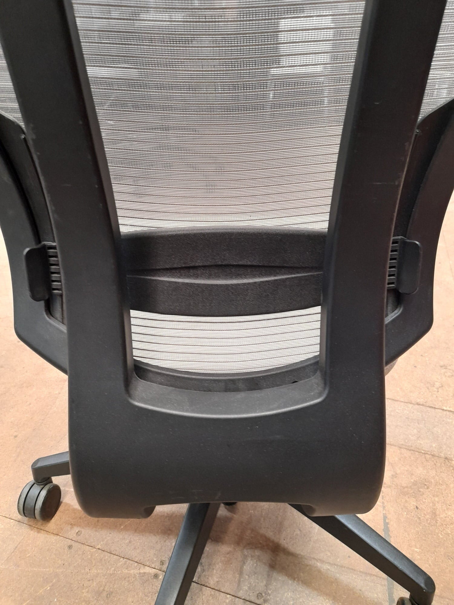 Office Chair - Mesh Back Beige Seat