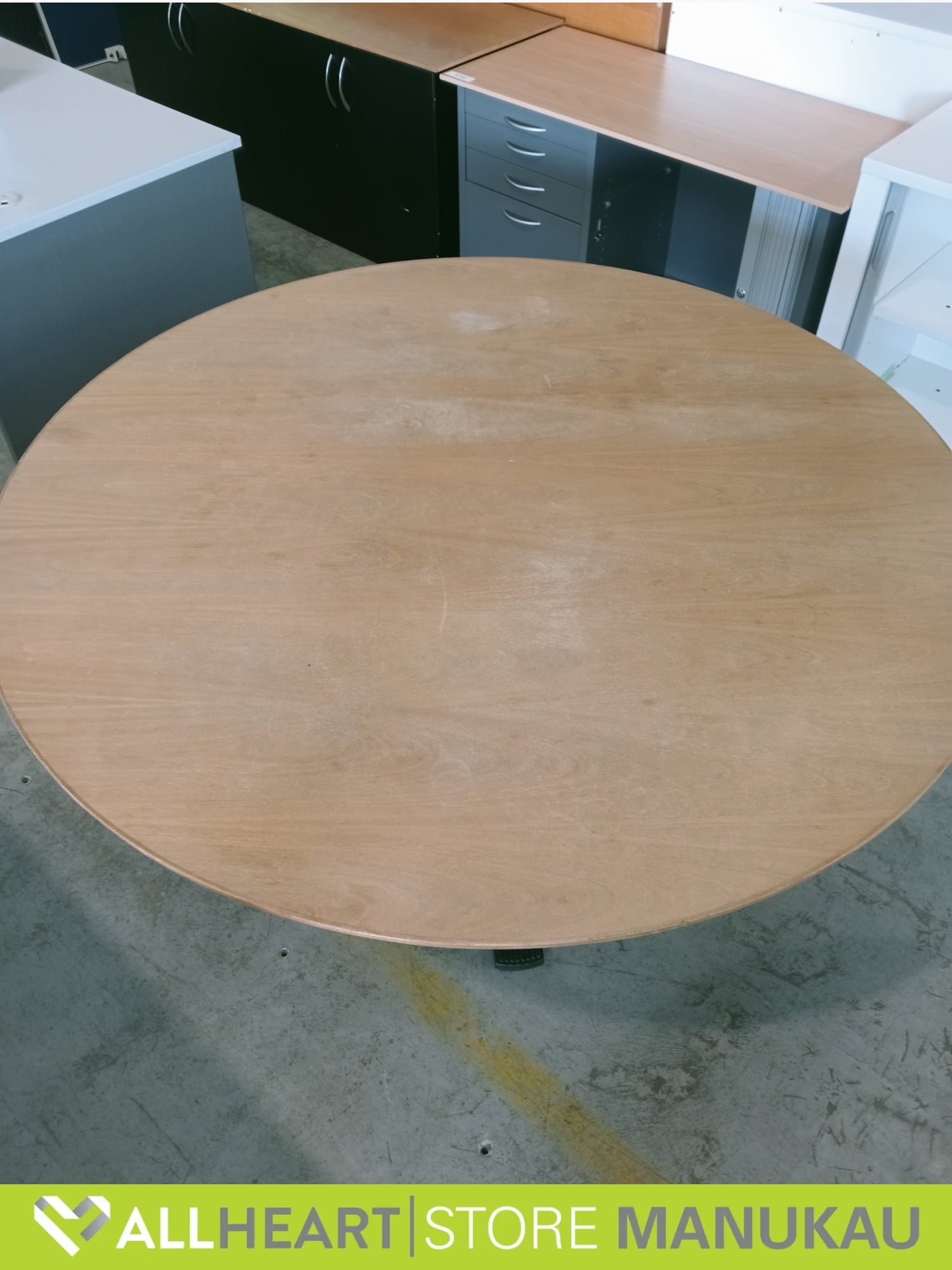 round table tan - Furniture