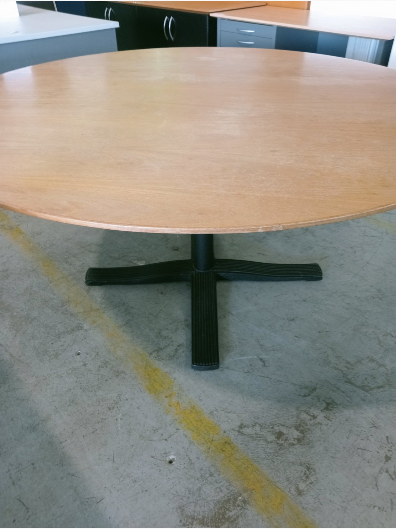 round table tan - Furniture