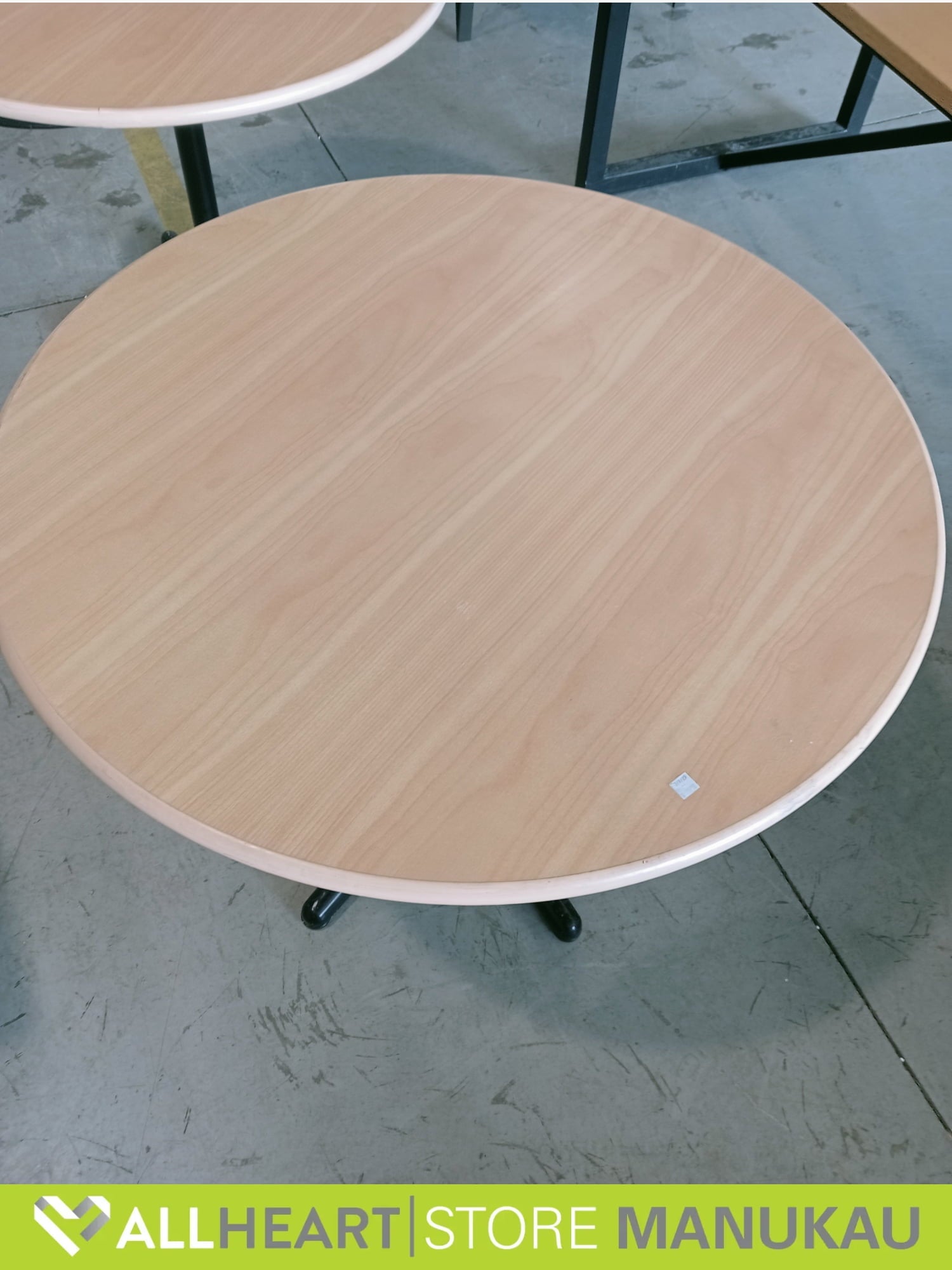 round wooden coffee table - Office furniture
