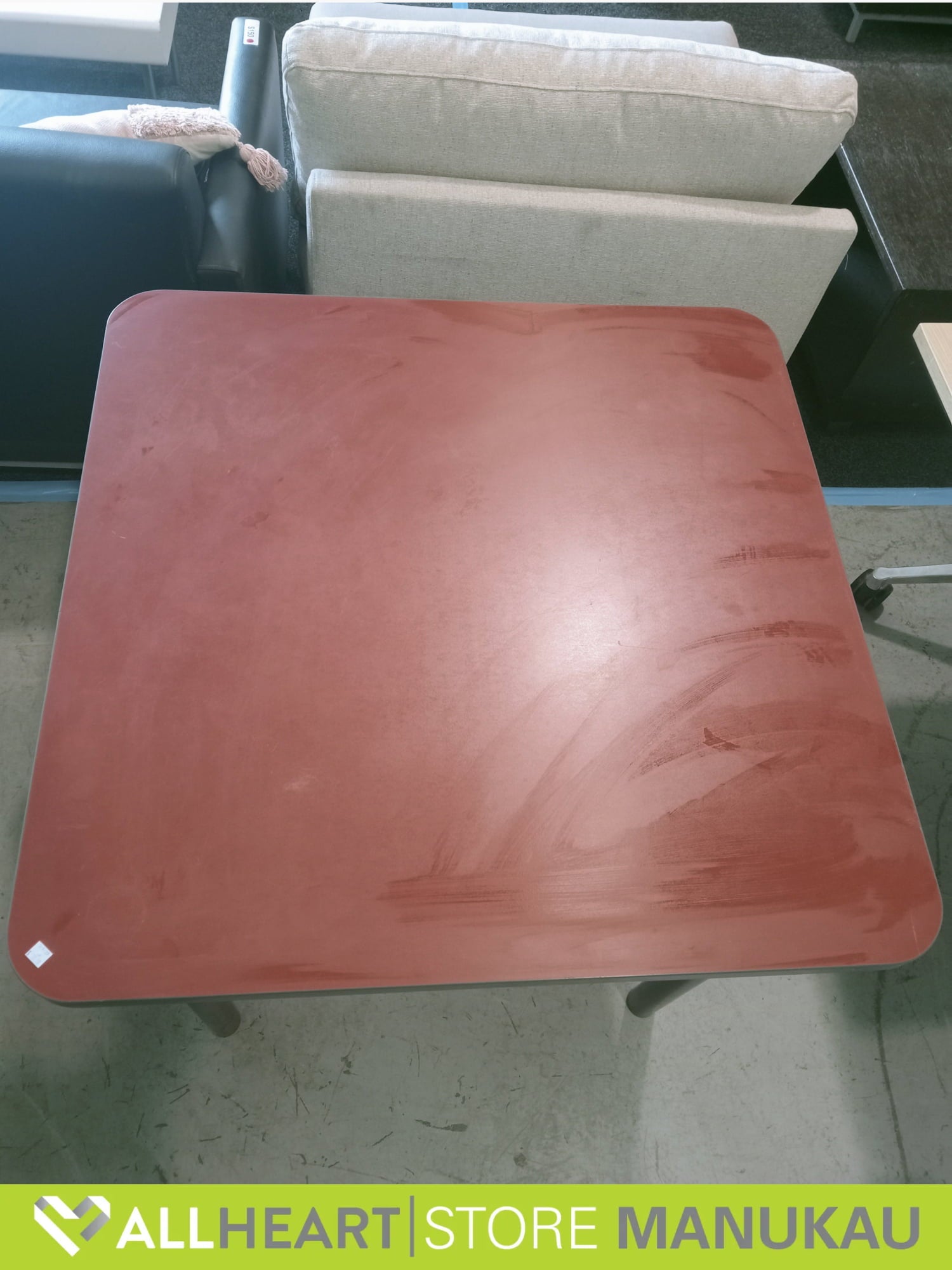 Square table red - Office furniture