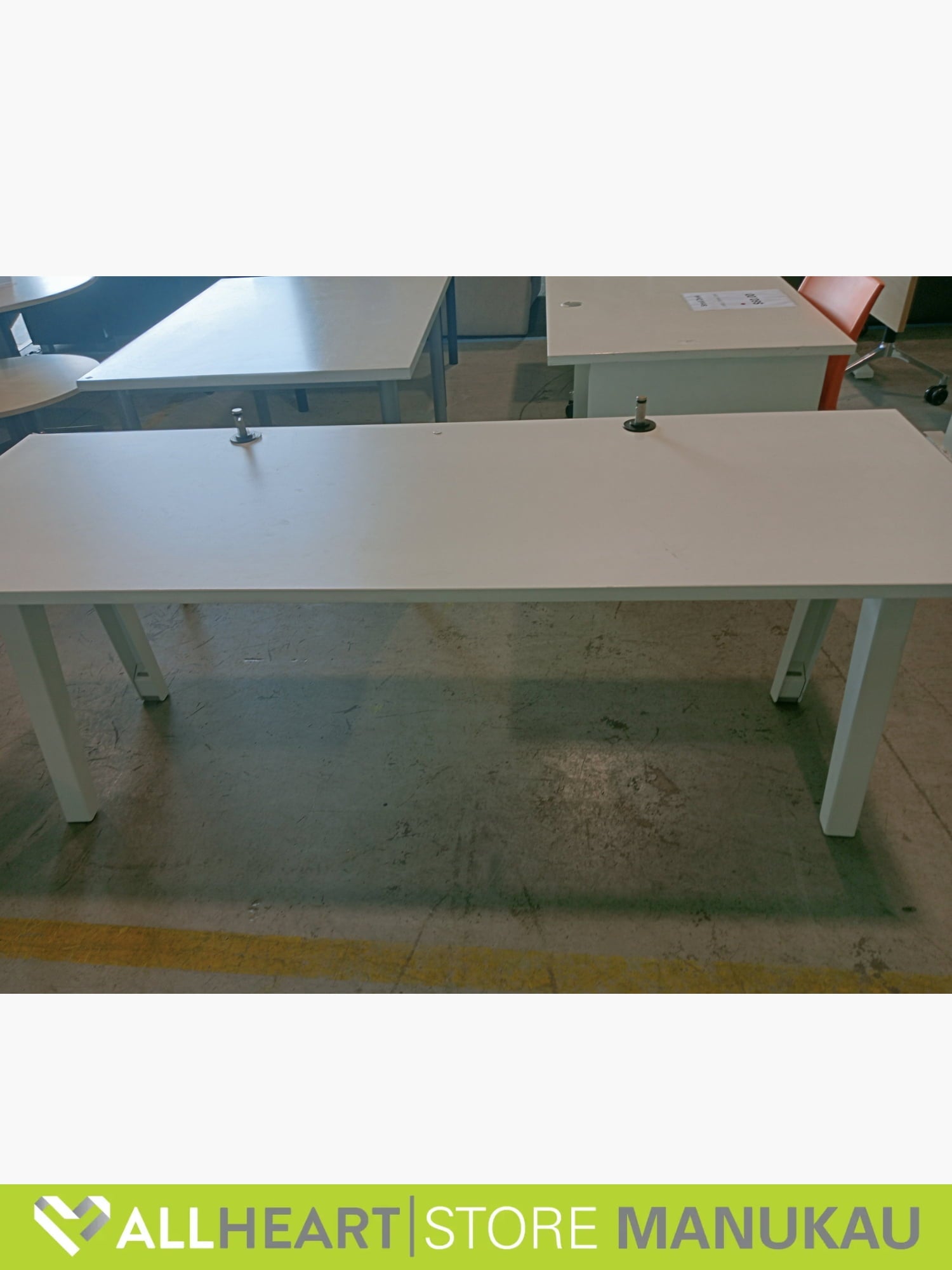 straight desk - Office furniture