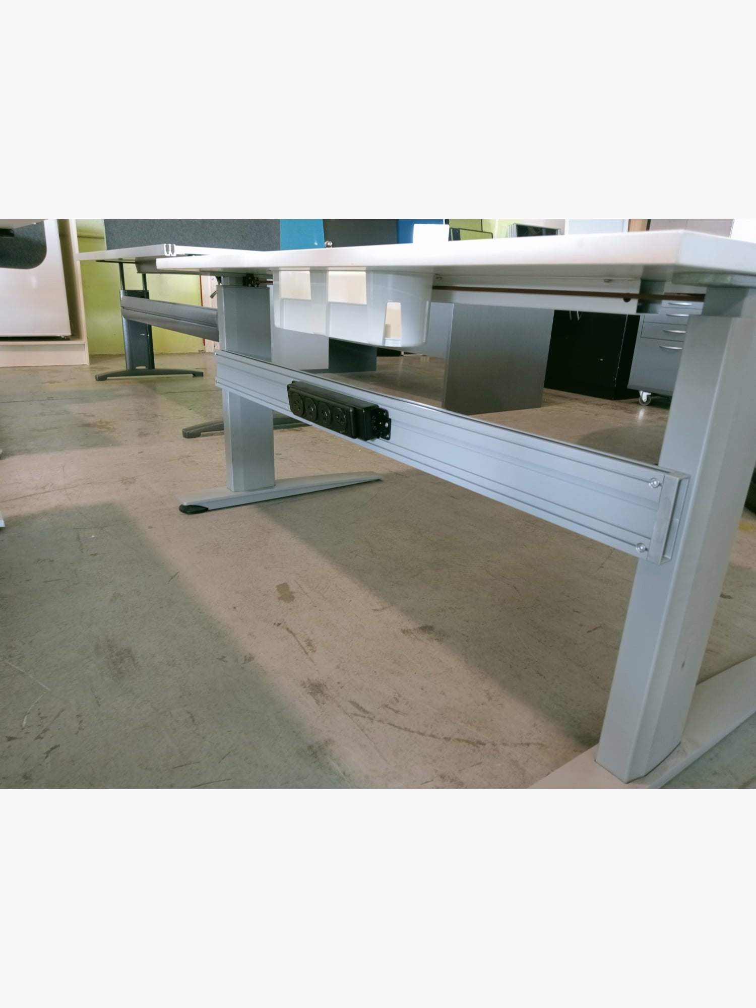 straight desk - Office furniture