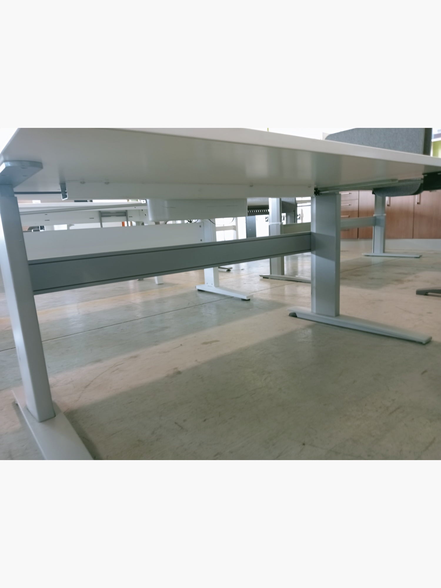 straight desk - Office furniture